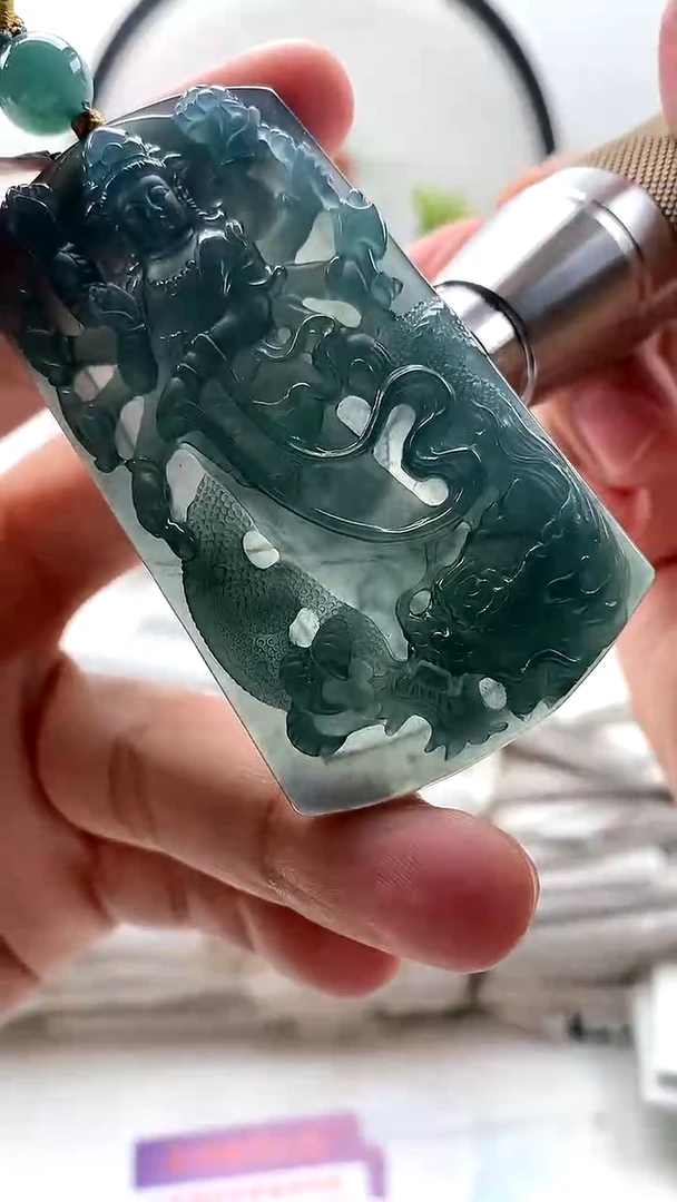 翡翠未镶嵌颈饰千手观音
