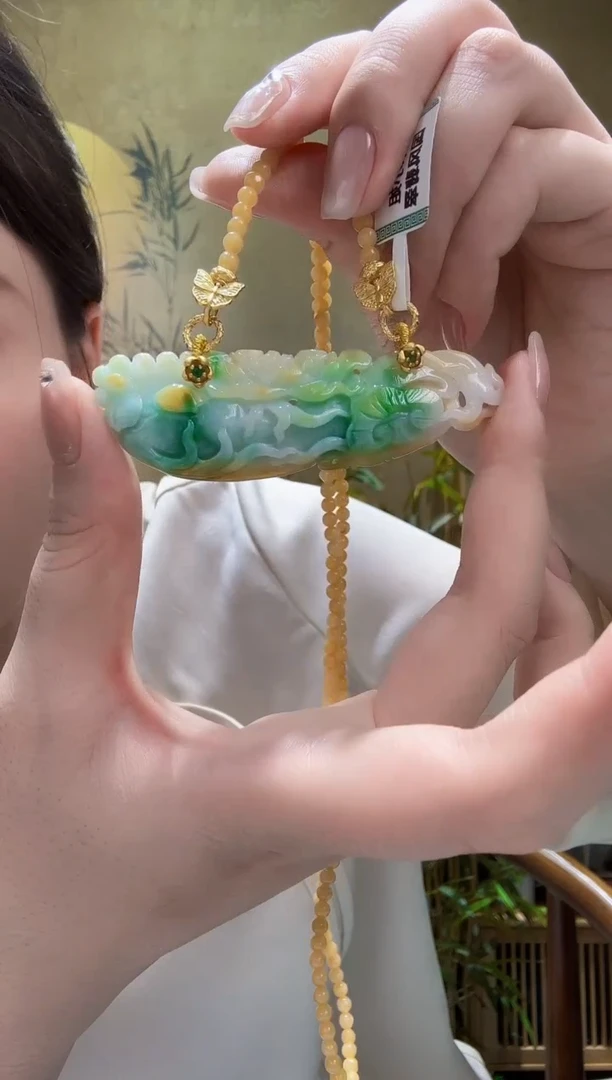 翡翠未镶嵌颈饰吊坠