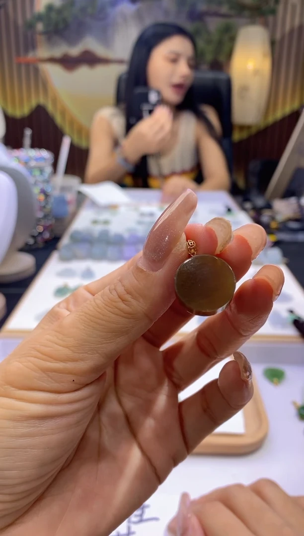 颈饰18K金镶嵌和田玉剁****君000004278