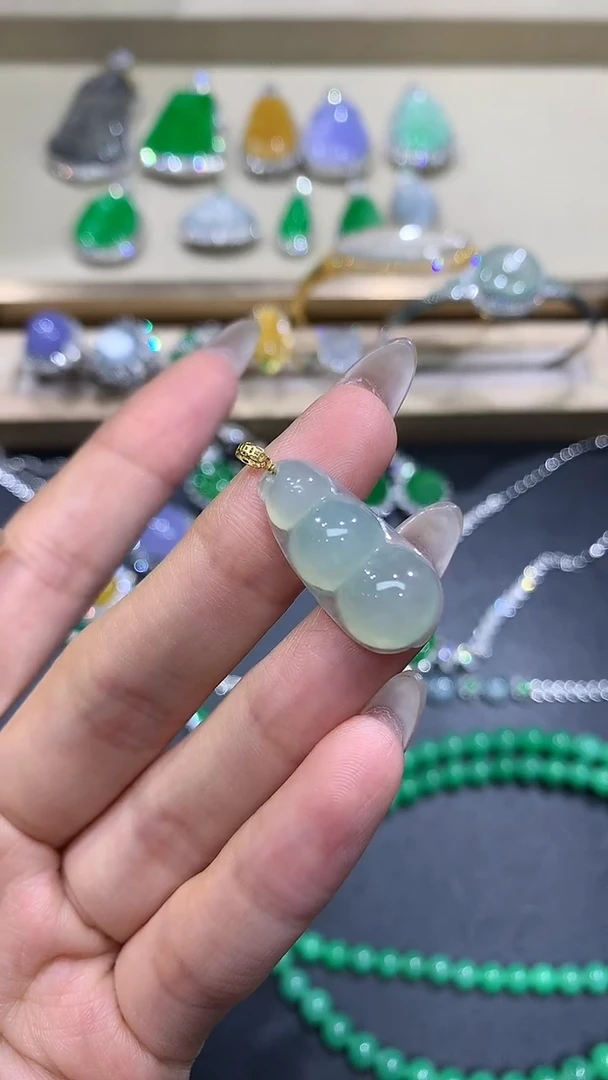 【闪购商品】翡翠吊坠(不含链)18K金镶嵌2团购