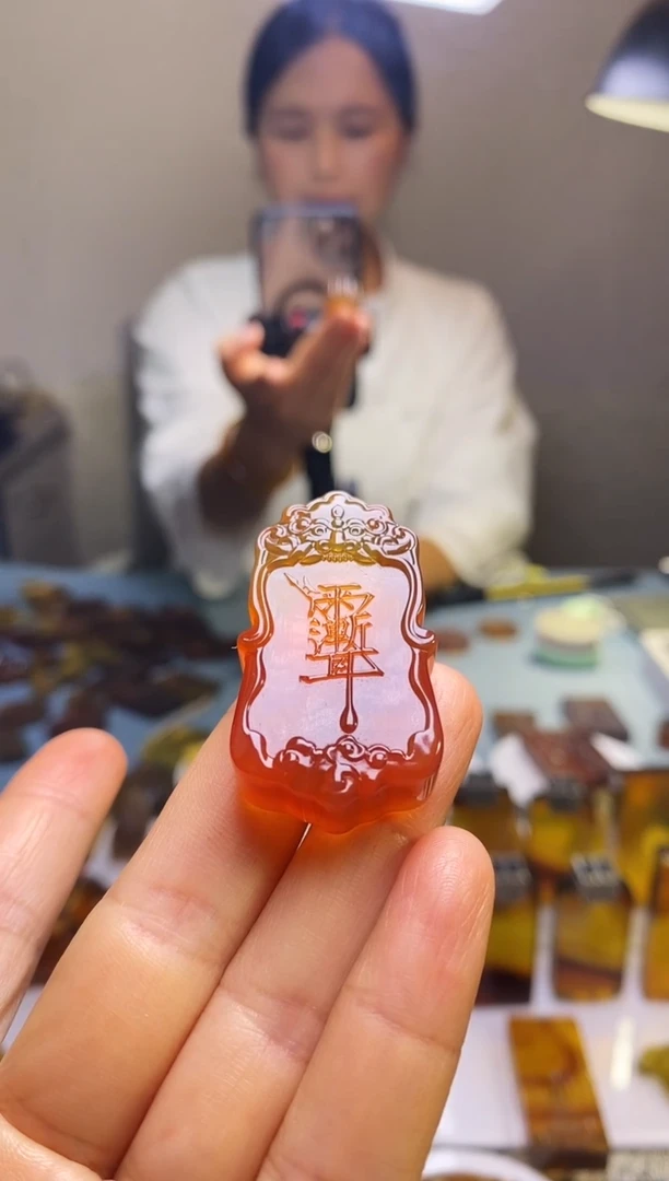 未镶嵌颈饰琥珀SN40-99（紫薇讳）棕红蜜