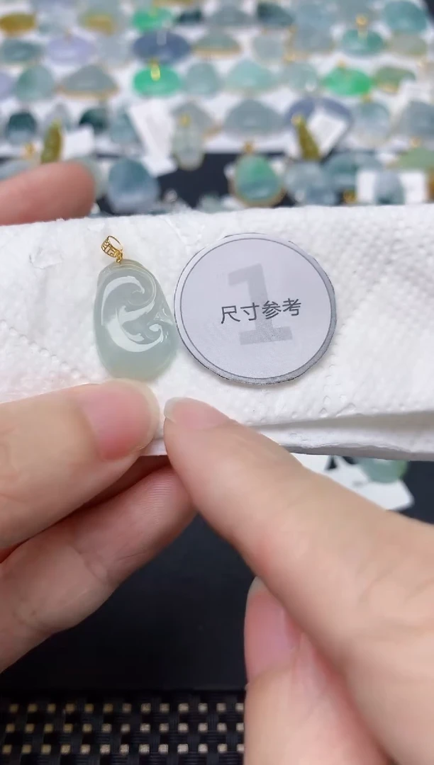翡翠18K金镶嵌颈饰天然缅甸A货翡翠
