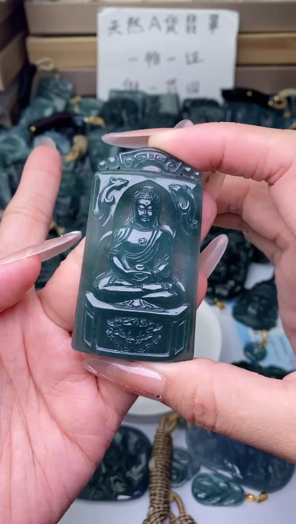 颈饰未镶嵌翡翠