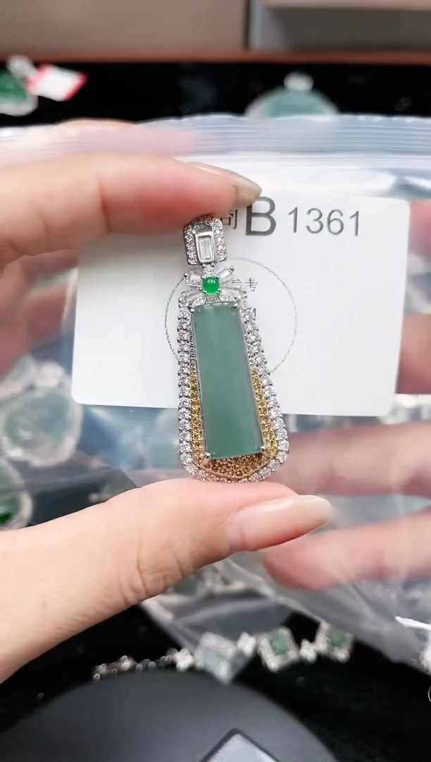【闪购商品】翡翠颈饰未镶嵌1361赠皮绳