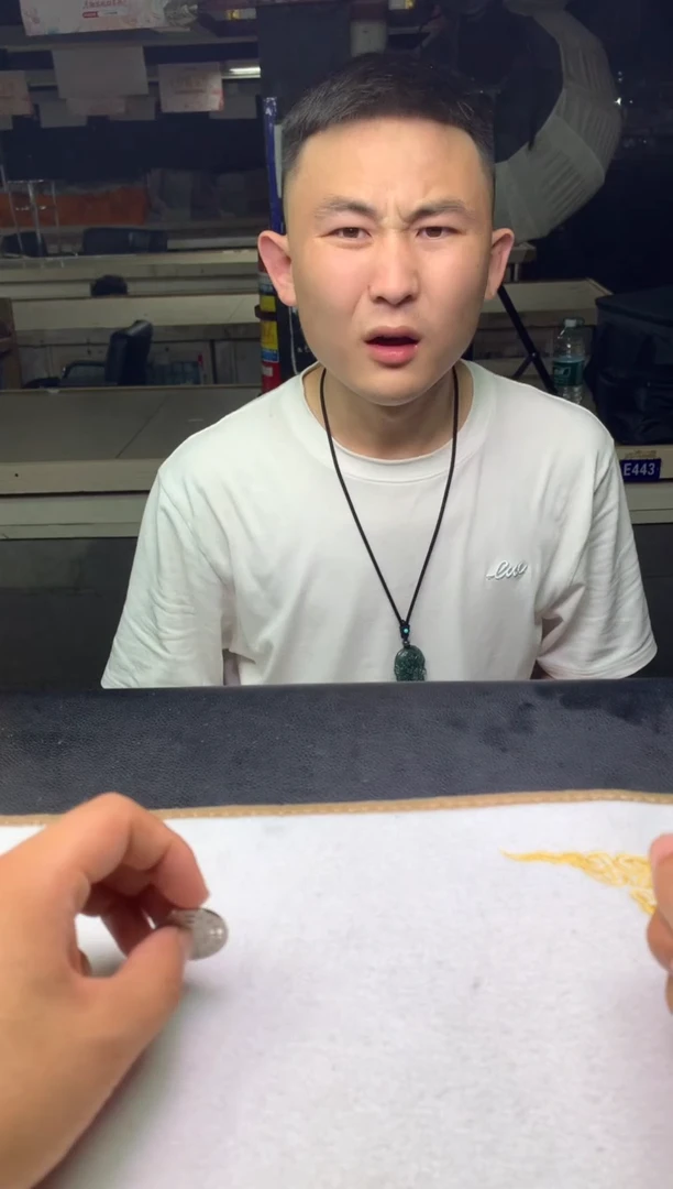 翡翠18K金镶嵌吊坠(不含链)一****A多样性发其一-F02015550