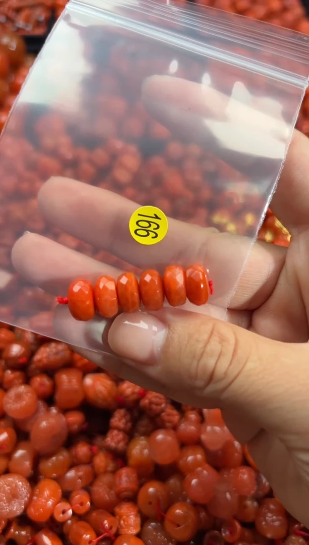 南红玛瑙未镶嵌颈饰1