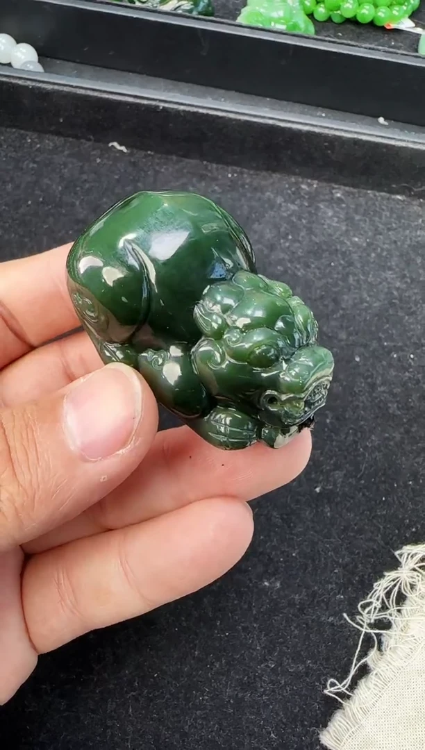 颈饰未镶嵌和田玉黑猫貔貅