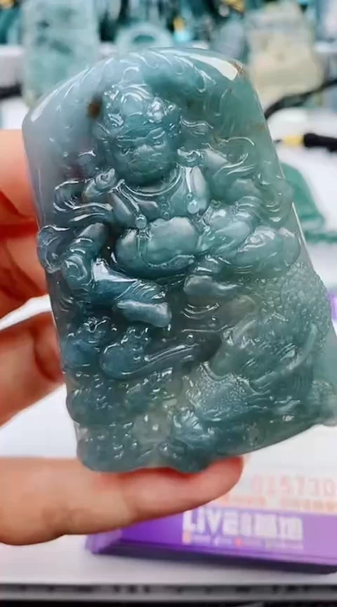 翡翠未镶嵌颈饰