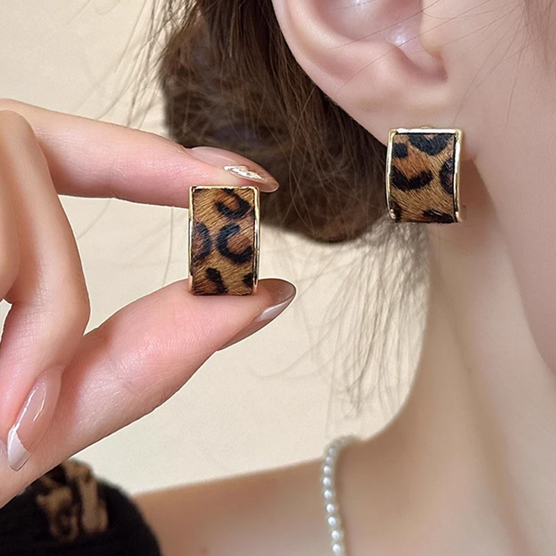 合金耳饰 轻奢高级感豹纹C圈耳钉女新款爆款时尚小众耳环气质耳饰