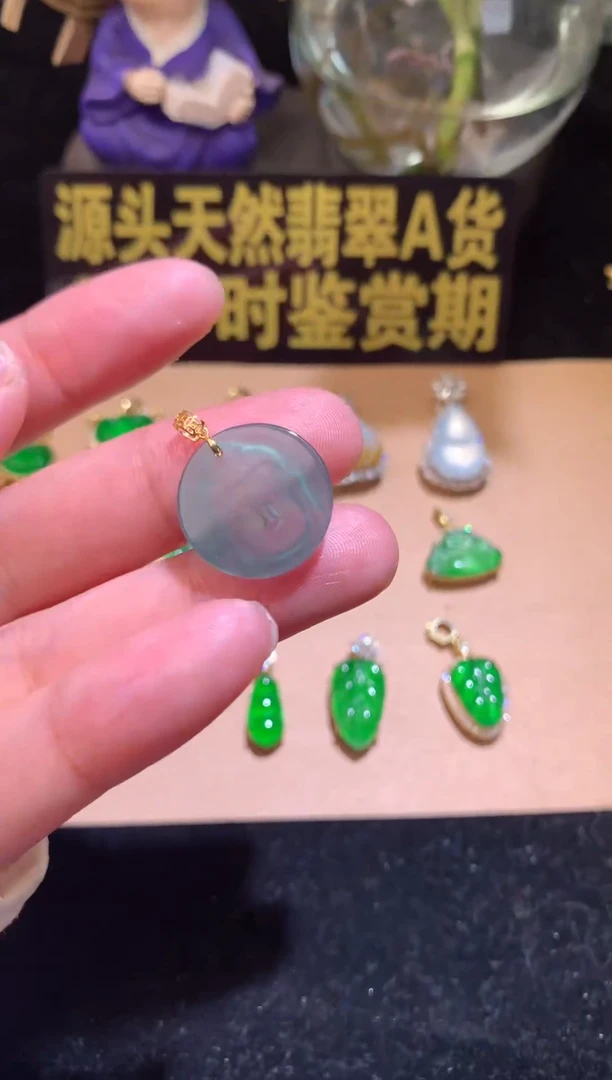 翡翠18K金镶嵌颈饰翡翠