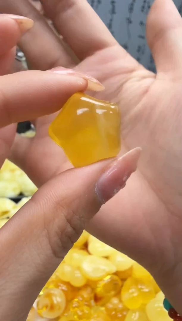 未镶嵌琥珀裸石如图