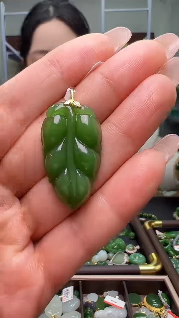 颈饰18K金镶嵌和田玉（多样性发货.发其一）11.18.85