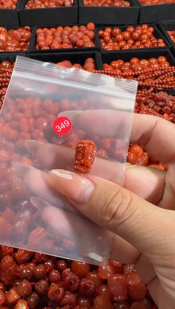 南红玛瑙未镶嵌颈饰1