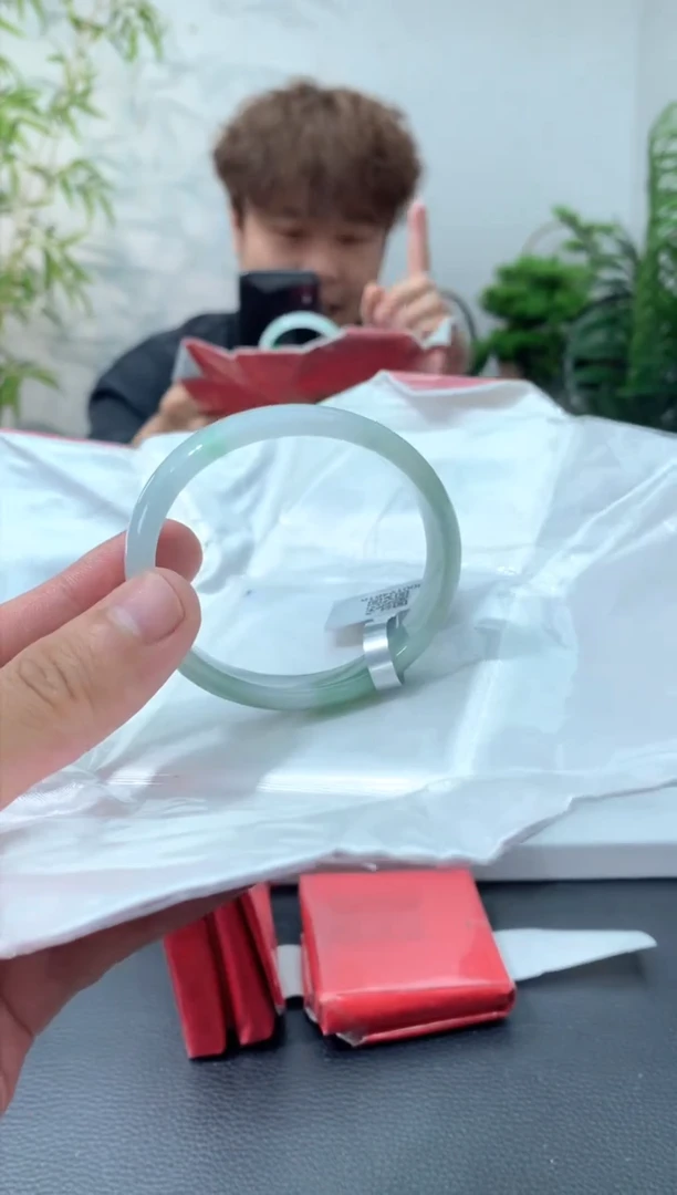 未镶嵌手镯（贵妃镯）翡翠3