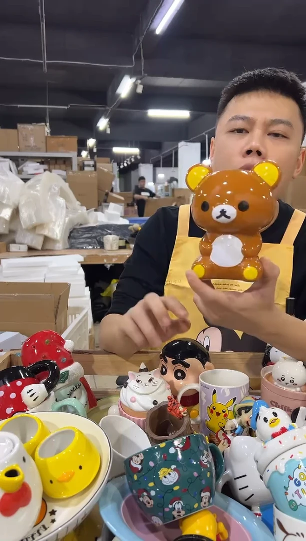 瓷片棕色轻松熊钱罐