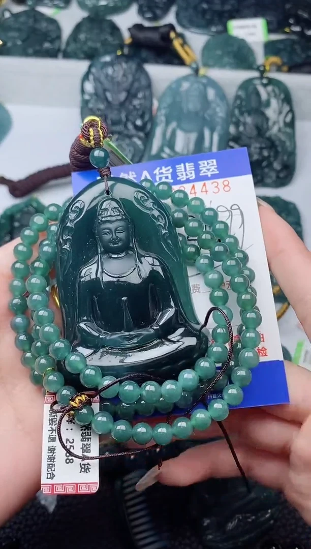 翡翠未镶嵌颈饰