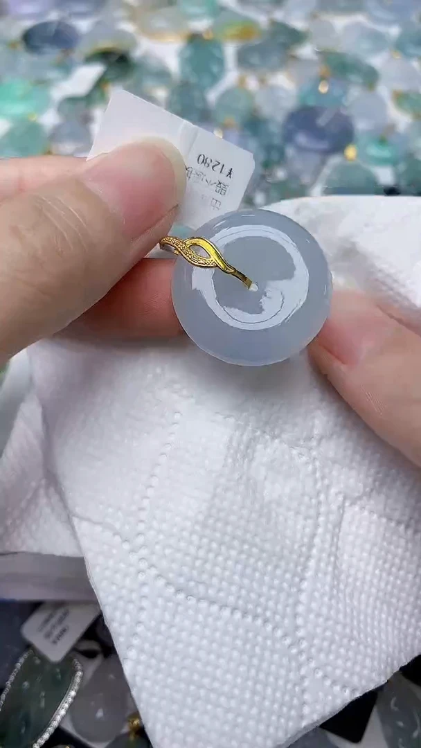 颈饰18K金镶嵌翡翠天然A货翡翠