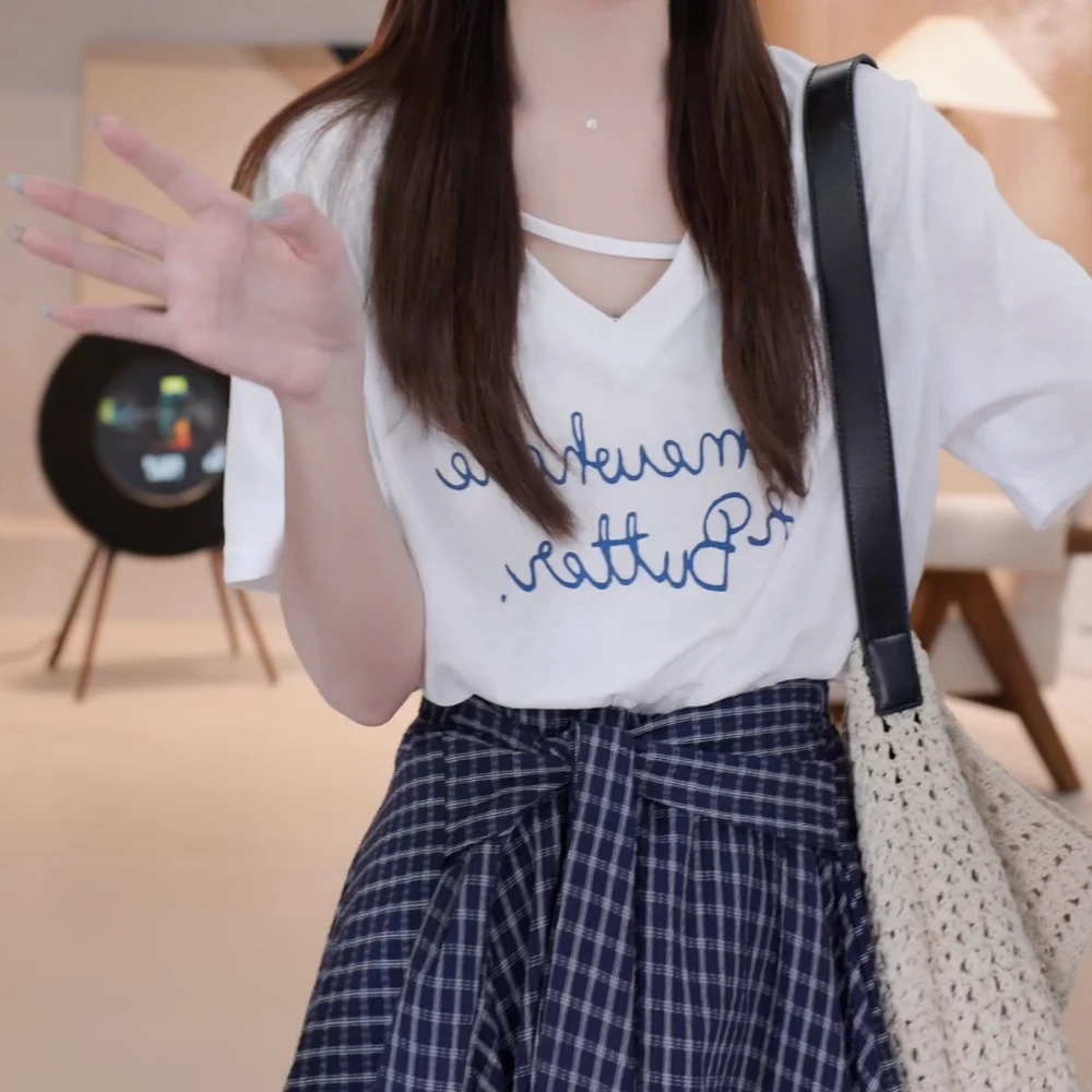 气质设计感小众宽松V领慵懒风字母短袖t恤女2025夏季新款上衣