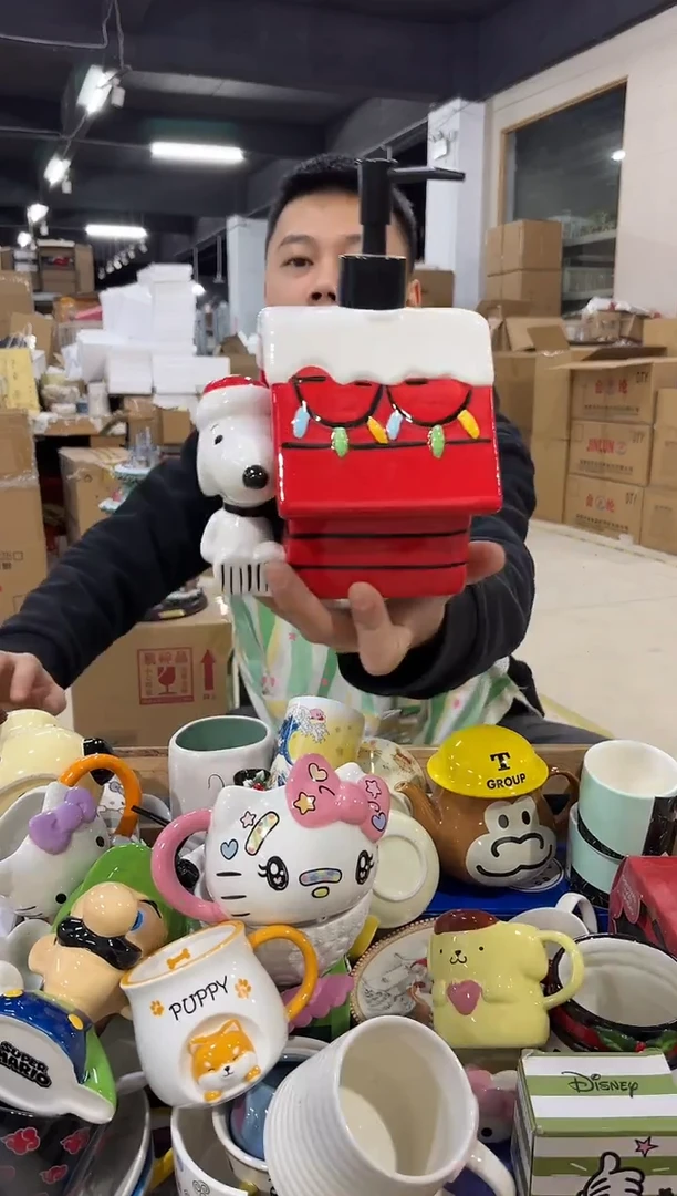 瓷片圣诞史努比房子按压瓶