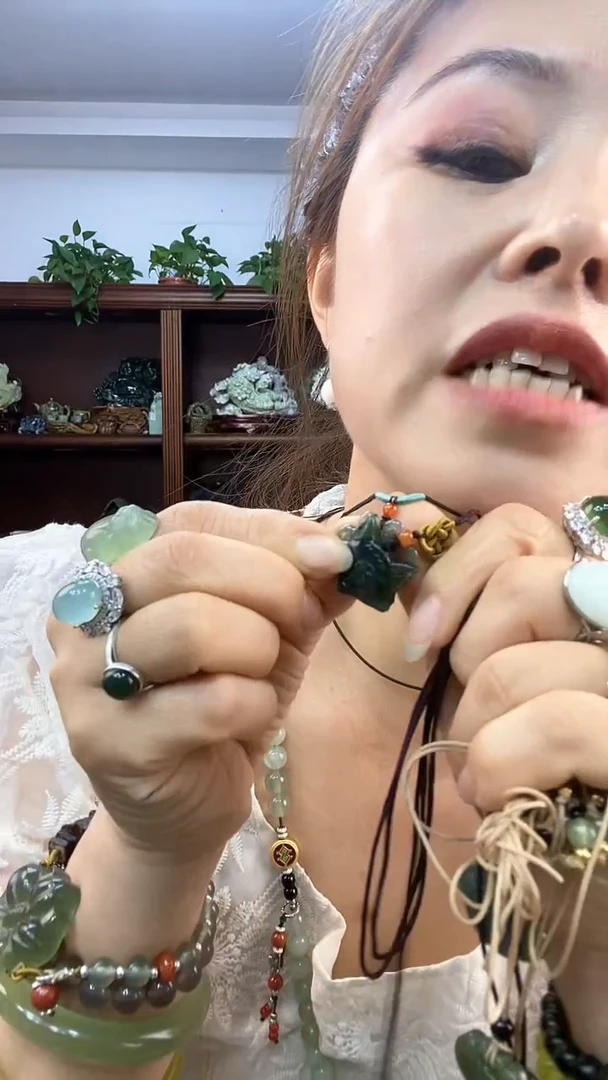 岫玉未镶嵌小狐绳子多样性发货其中之一