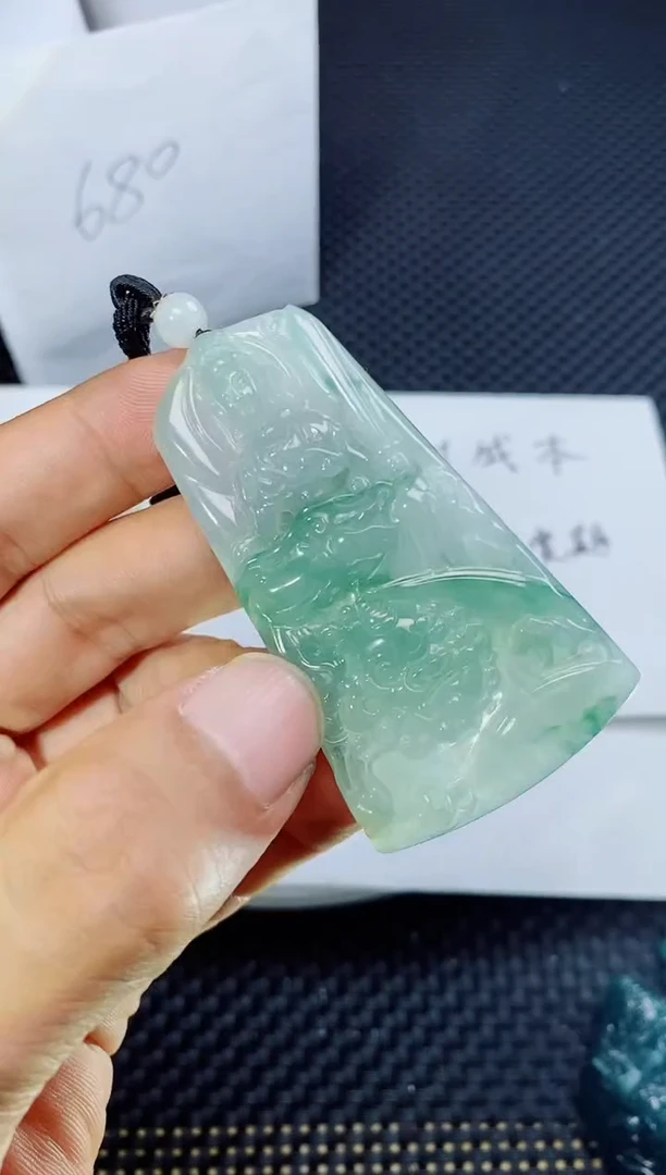 翡翠未镶嵌颈饰