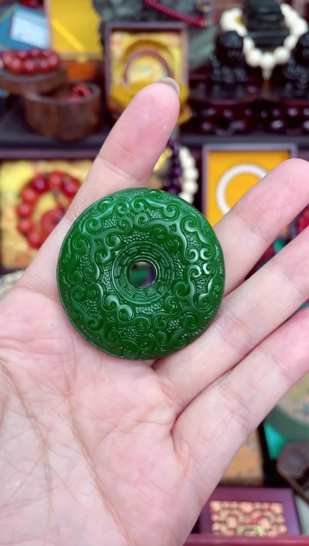 颈饰未镶嵌和田玉（碧玉）平安扣