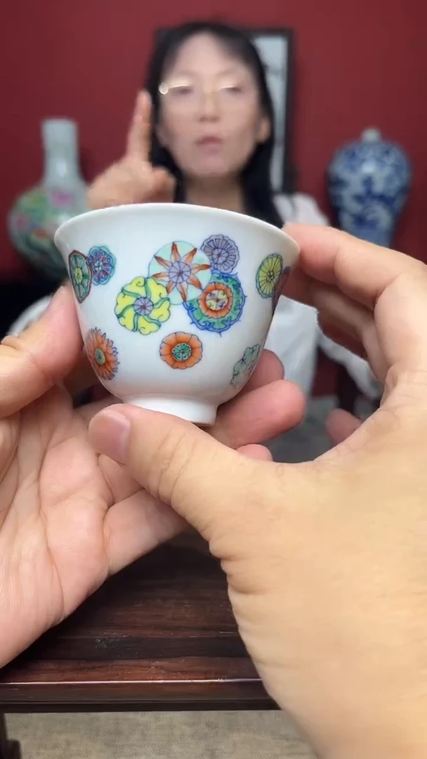 摆件斗彩皮球花杯铃铛杯