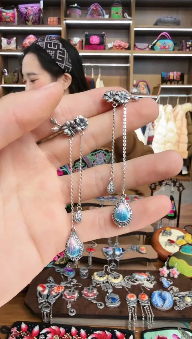 【闪购商品】织绣32蒙阿苏苗绣传承