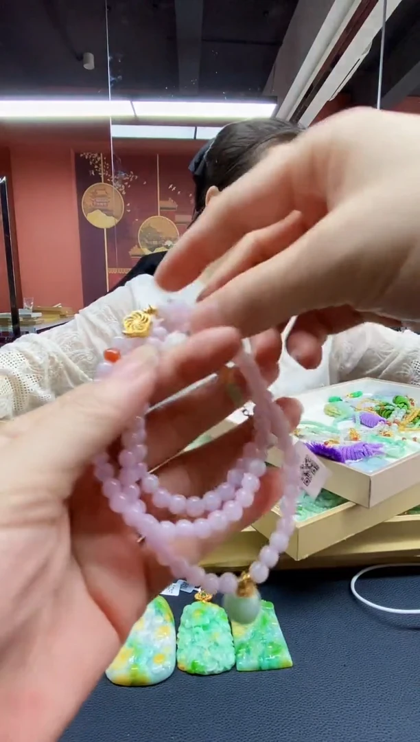 颈饰未镶嵌翡翠吊坠