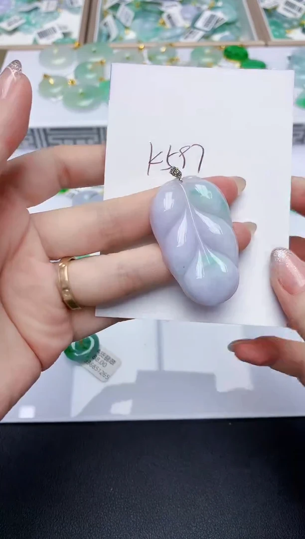 翡翠18K金镶嵌颈饰天然缅甸A货翡翠