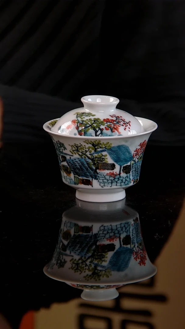 李华手绘釉中五彩江南小景盖碗