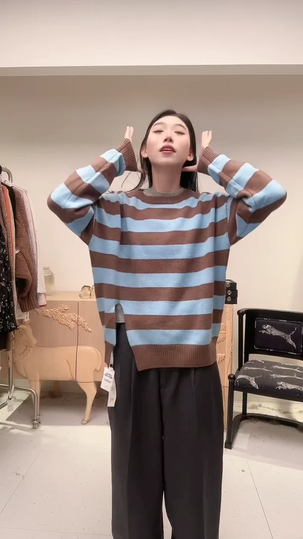 好天气蓝灰条纹羊毛开叉毛衣