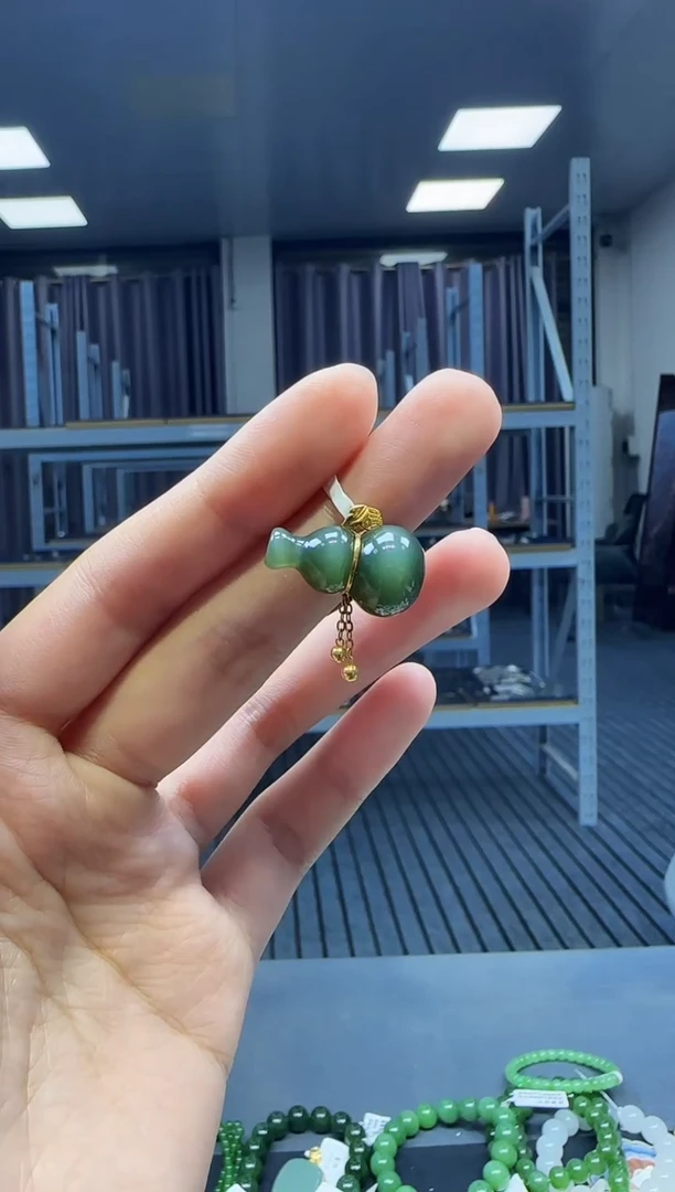 和田玉18K金镶嵌挂件1