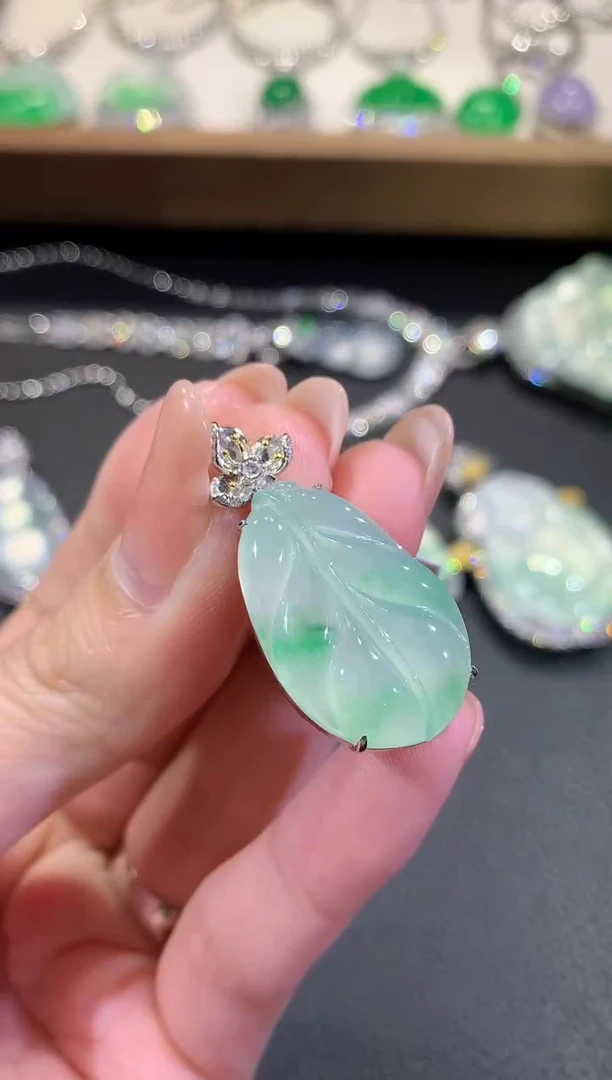 【闪购商品】翡翠吊坠(不含链)18K金镶嵌33-叶子