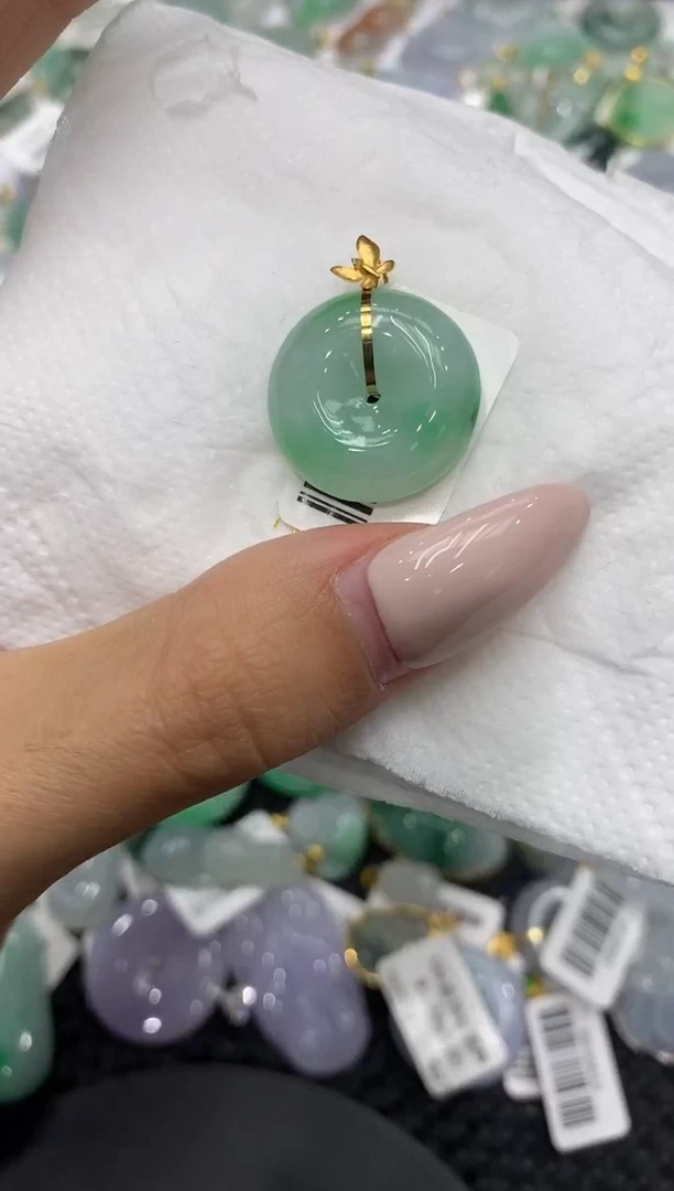 颈饰18K金镶嵌翡翠111111111111