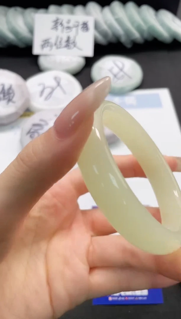 未镶嵌手镯石英质玉239-58