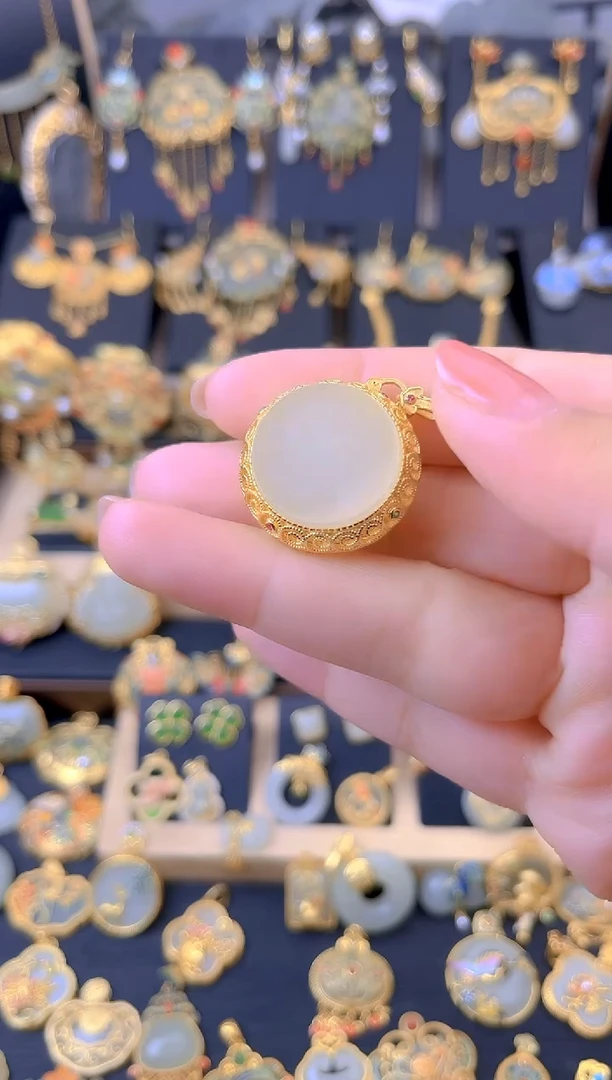 【闪购商品】和田玉吊坠银S925镀金镶嵌花丝镂空香囊圆牌吊坠