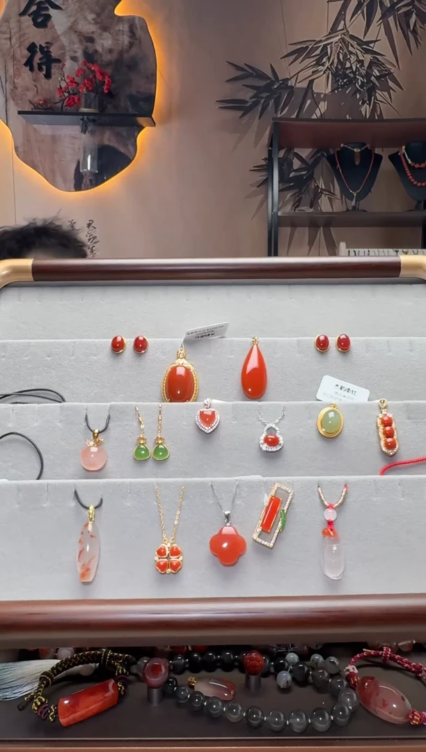 18K金镶嵌（吊坠展示链接，感兴趣的可以点菜）南红玛瑙