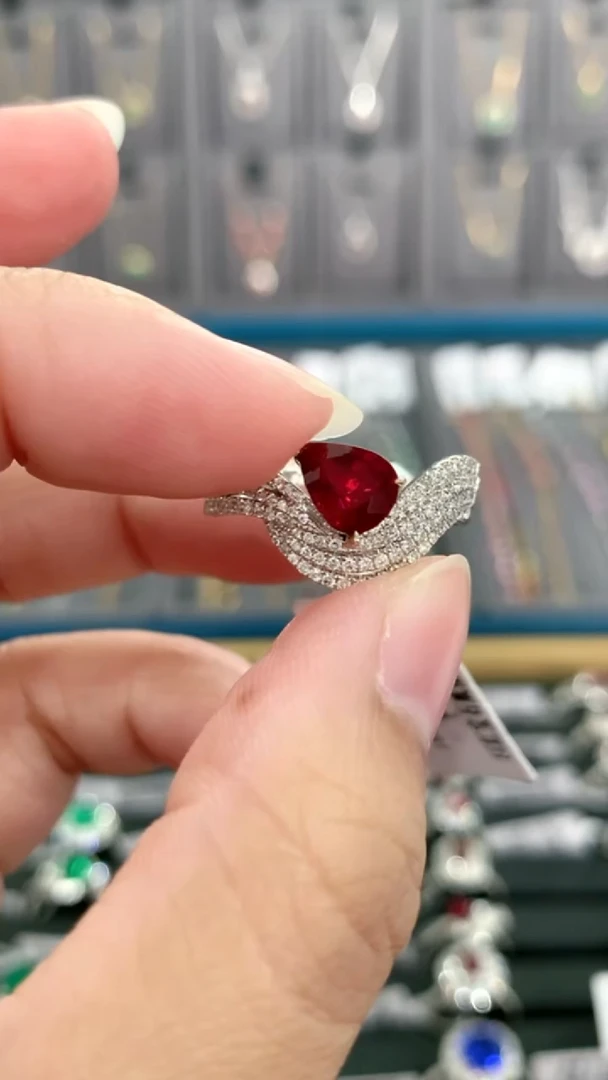 18K金镶嵌戒指红宝石1.18克拉