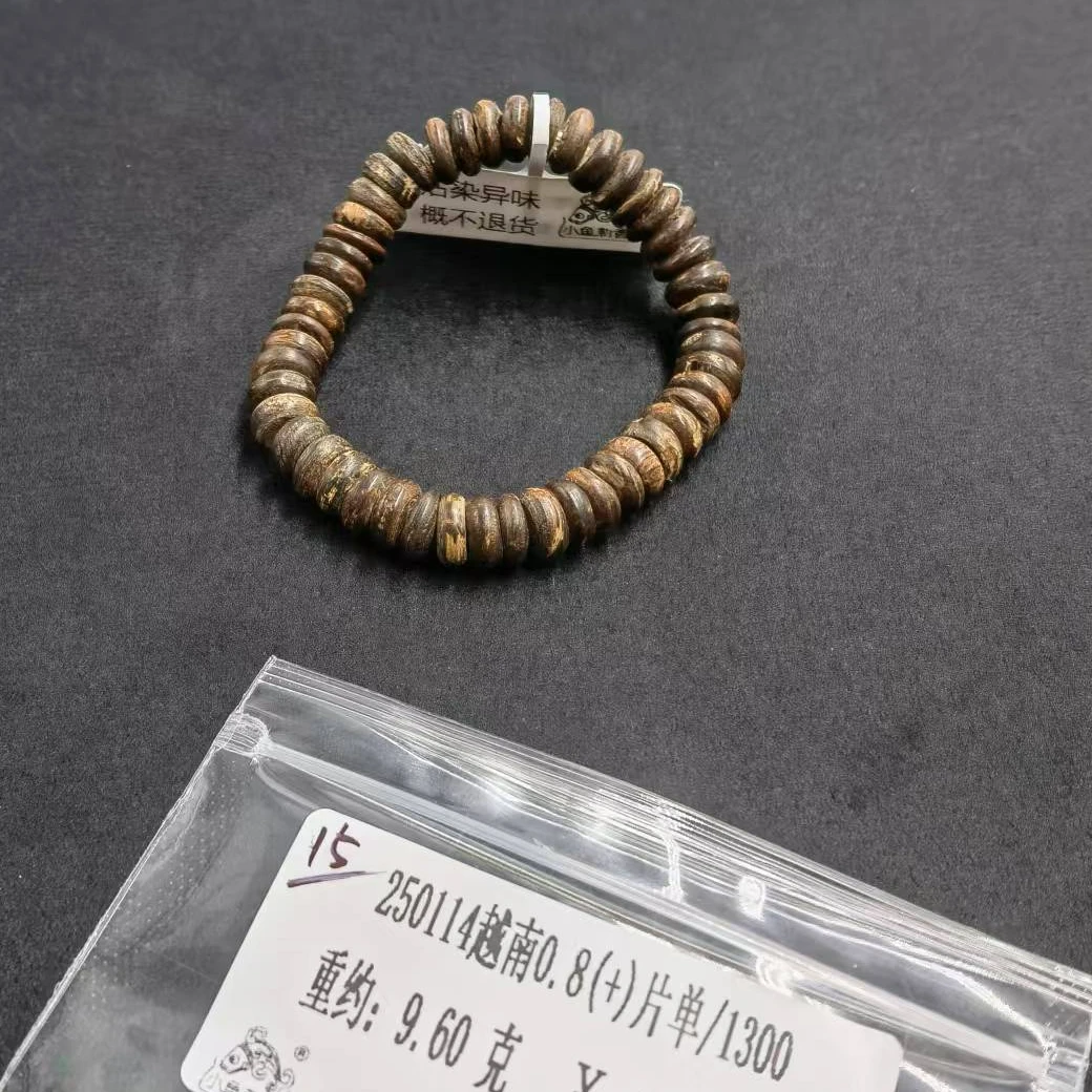 重约9.60克  250114越南0.8(+)片单/1300（单）天然木艺