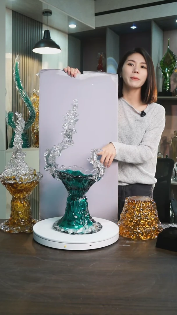 琉璃王**?湖水绿聚宝盆