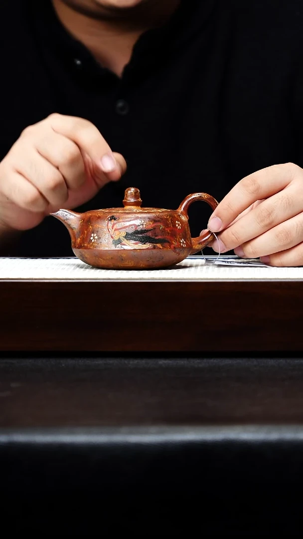 茶壶紫砂宜兴紫砂 曲壶 黄金段火云烧 冯永生 h068