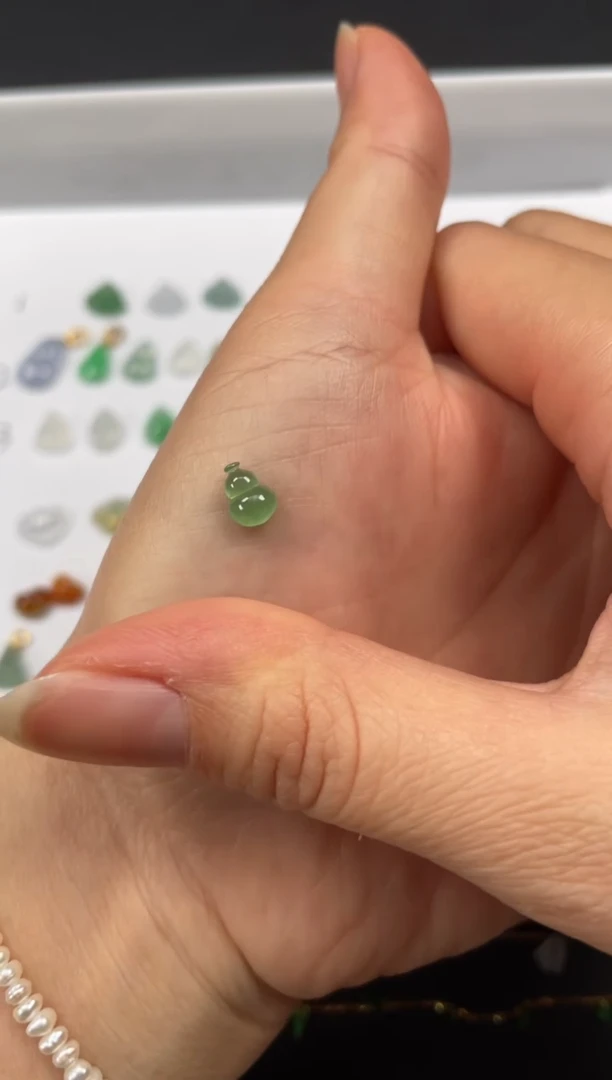 吊坠(不含链)18K金镶嵌翡翠一个JK131