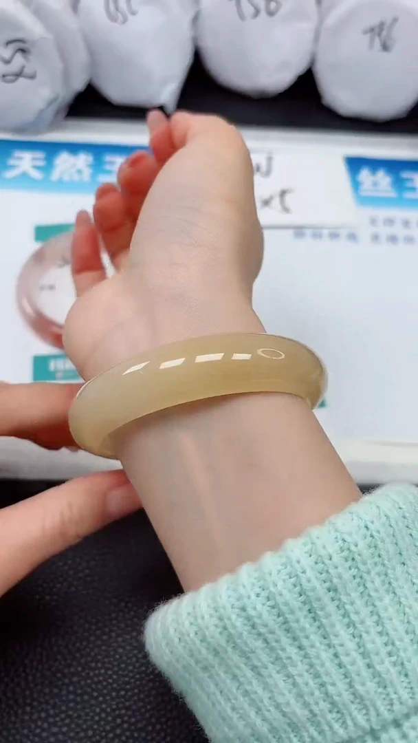 【闪购商品】石英质玉手镯未镶嵌384