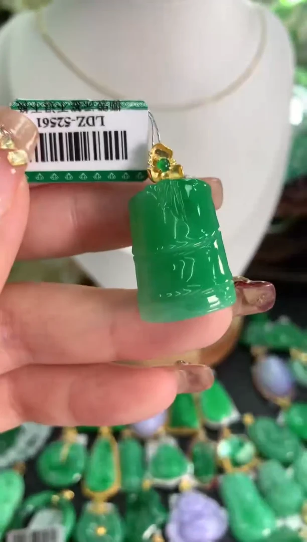 【闪购商品】翡翠吊坠(不含链)18K金镶嵌挂件