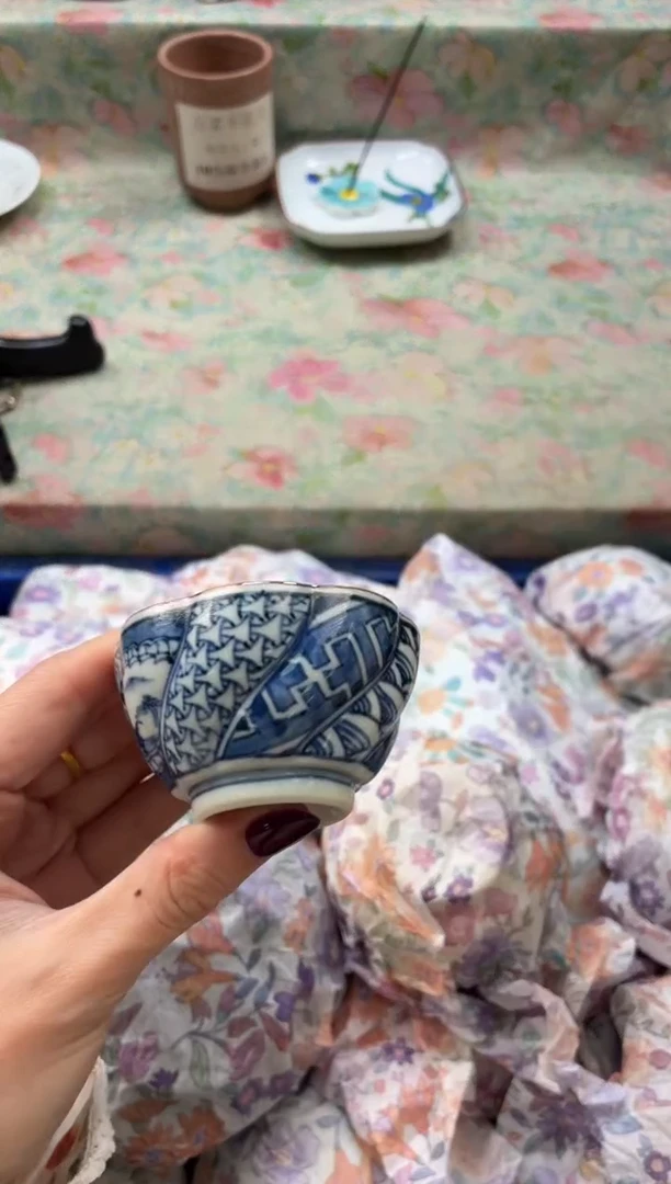瓷片   九古万象青花小杯