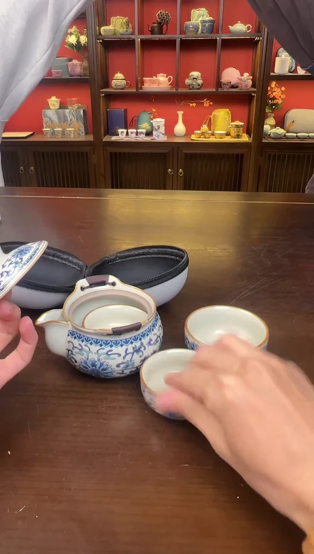 【闪购商品】缠枝莲宝瓶111111111111111