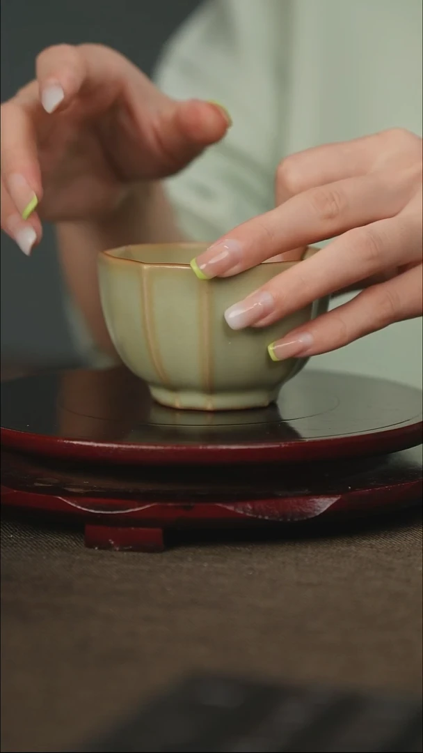 全品 四方葵口杯 带底款 粉青色