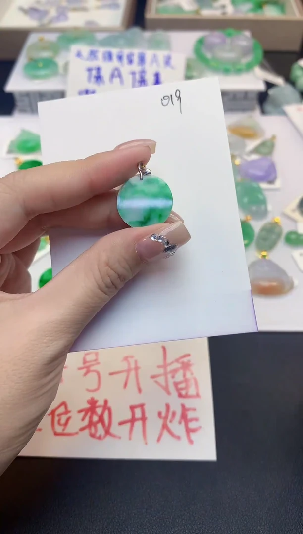 颈饰18K金镶嵌翡翠天然缅甸a货翡翠