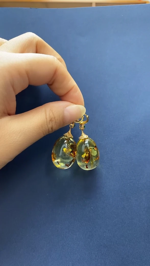 裸石琥珀未镶嵌耳坠